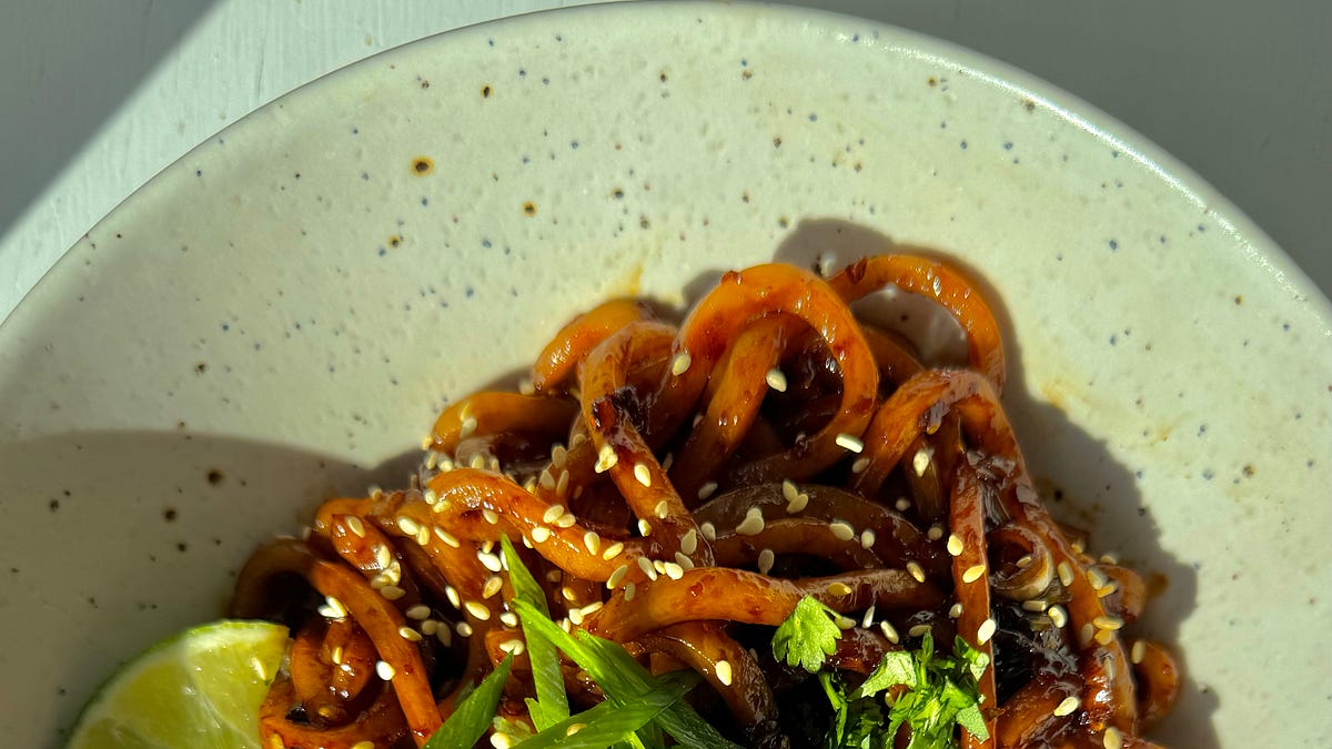 15-Minute Spicy Sticky Udon Noodles by Julie And Amy