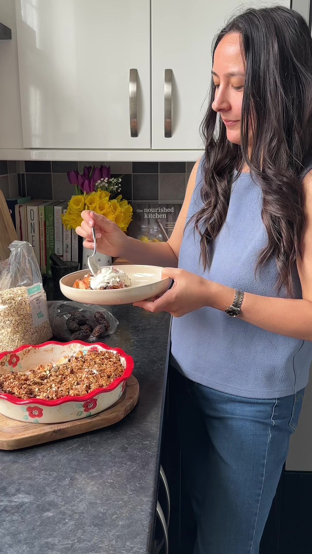 Healthy Apple & Date Crumble by Welleasy