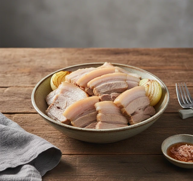 Waterless Boiled Pork (Suyuk) by Yooinoz