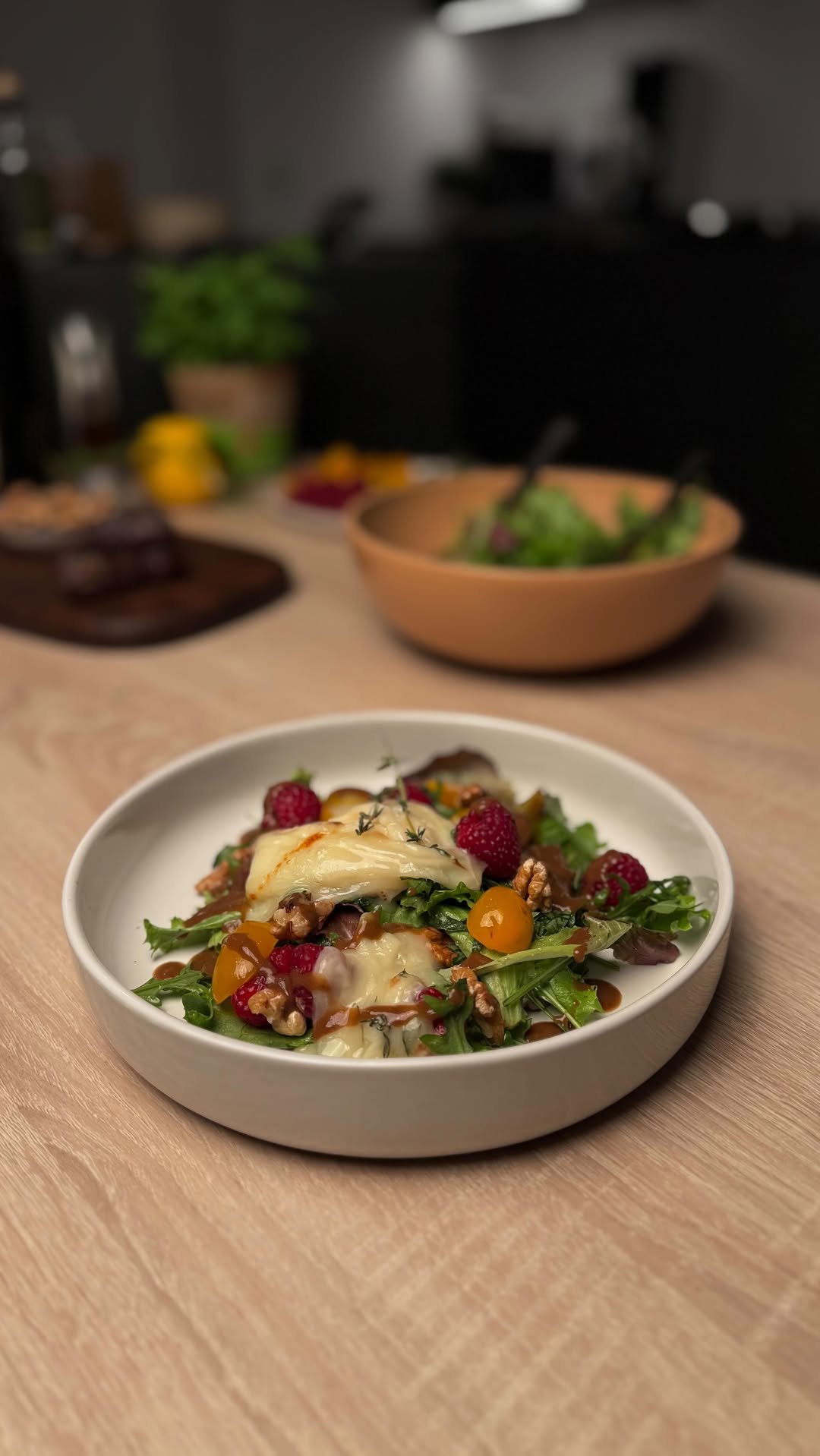 Baked Goat Brie Salad with Raspberries by Tanerxaydin