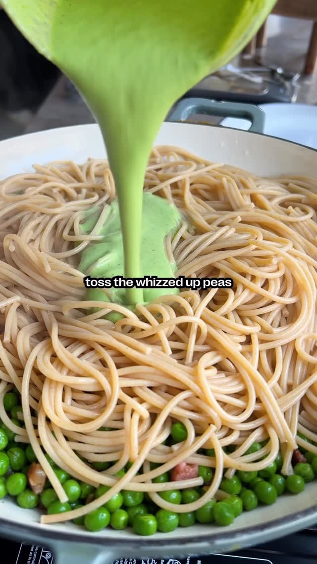 Garlicky Pancetta & Pea Spaghetti by Mob
