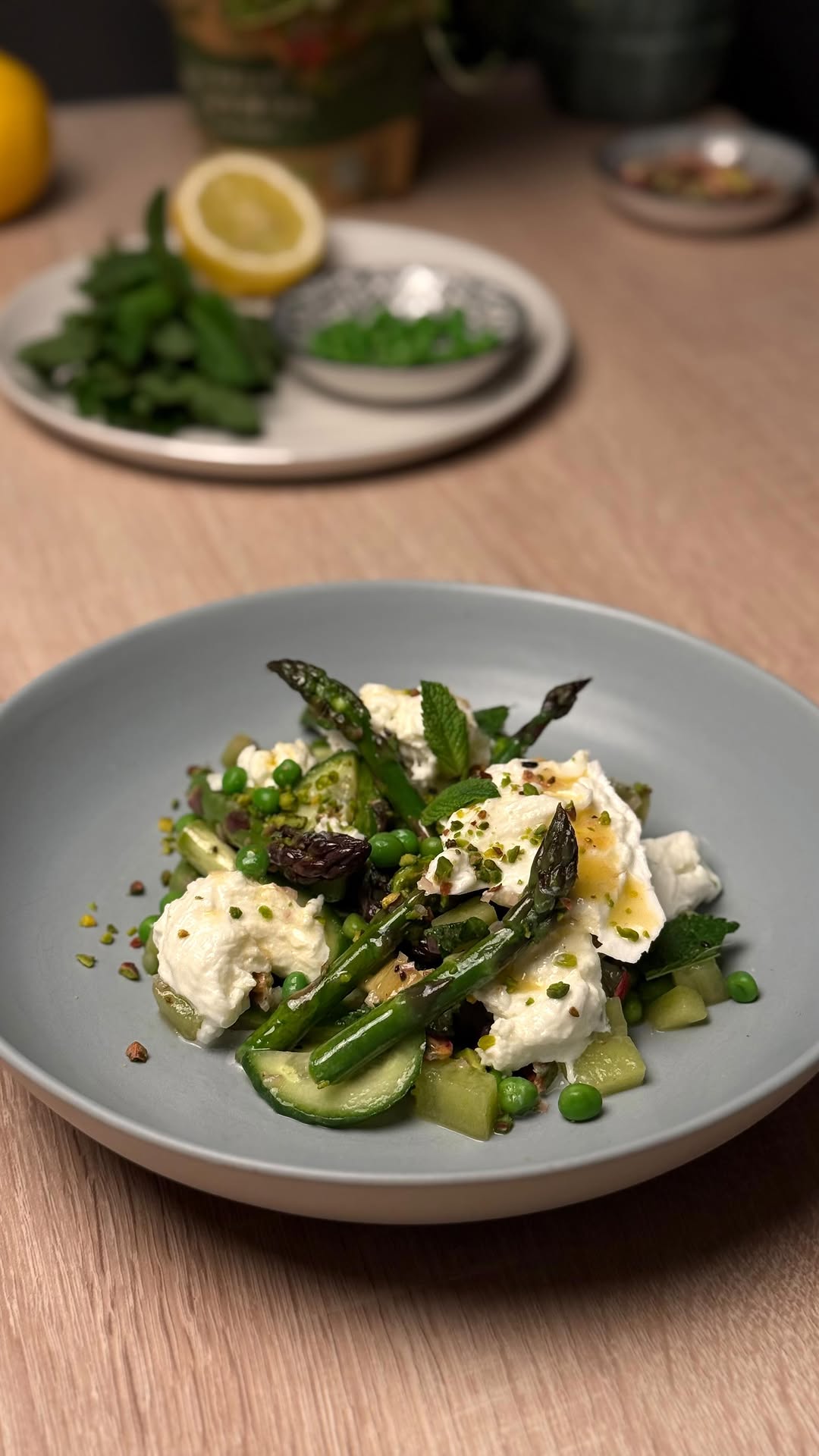 Lemony Spring Salad with Asparagus by Tanerxaydin