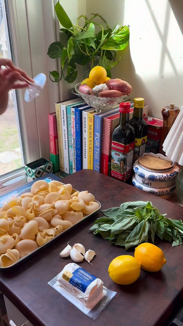 Zangy Green Goat Cheese Pasta by Sahpaige