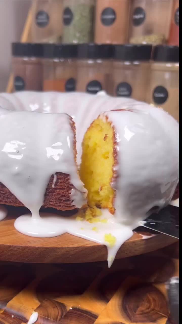 7-Up Lemon Pound Cake by Cowboychrisdorrah