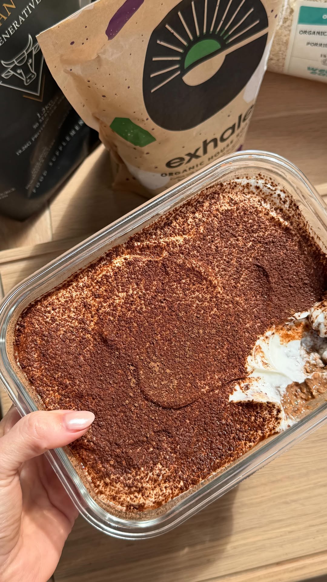 Tiramisu Overnight Oats by Welleasy