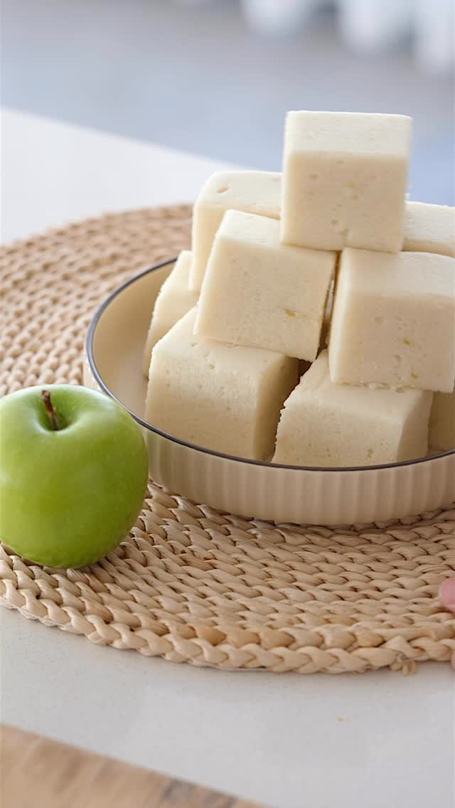 Soft and Fluffy Apple Marshmallow by Guytruong