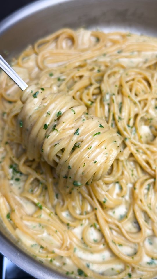 Creamy Garlic Parmesan Pasta by Joandbart