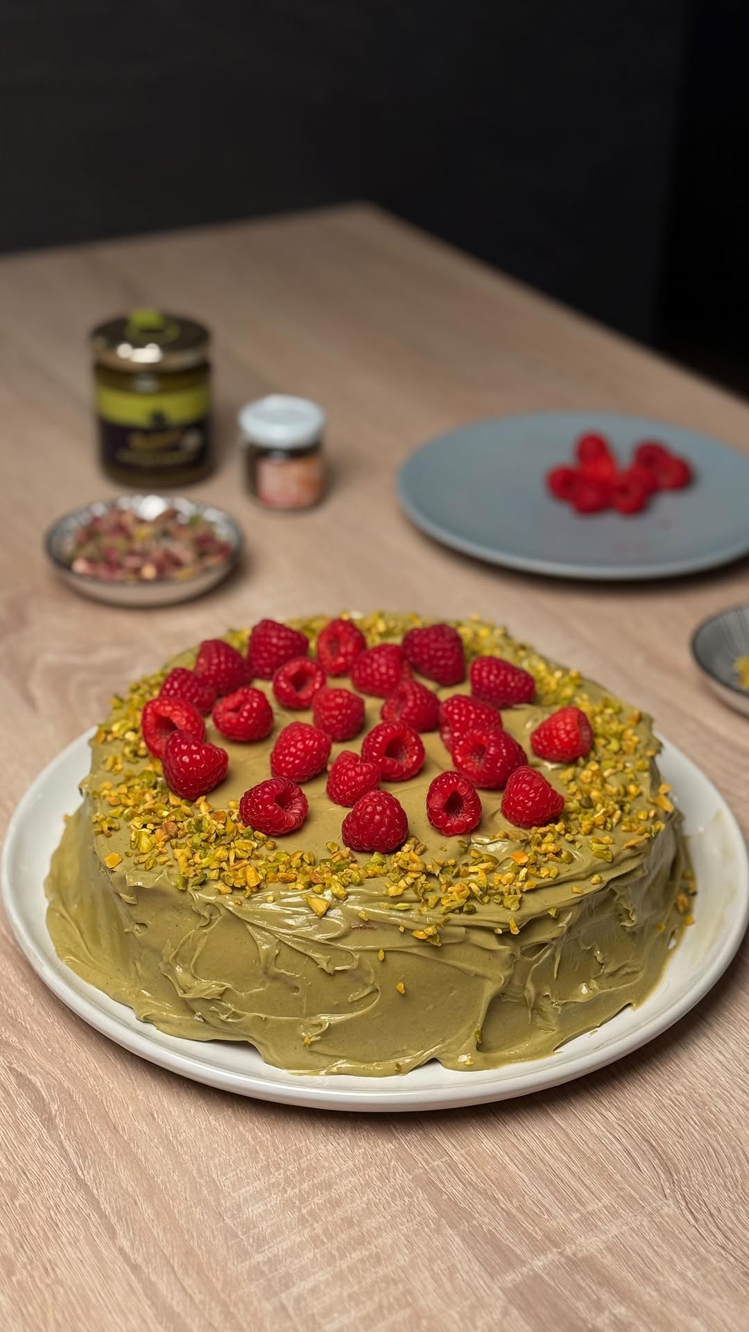 Vanilla Sponge with Raspberry & Pistachio Cream Cake by Tanerxaydin