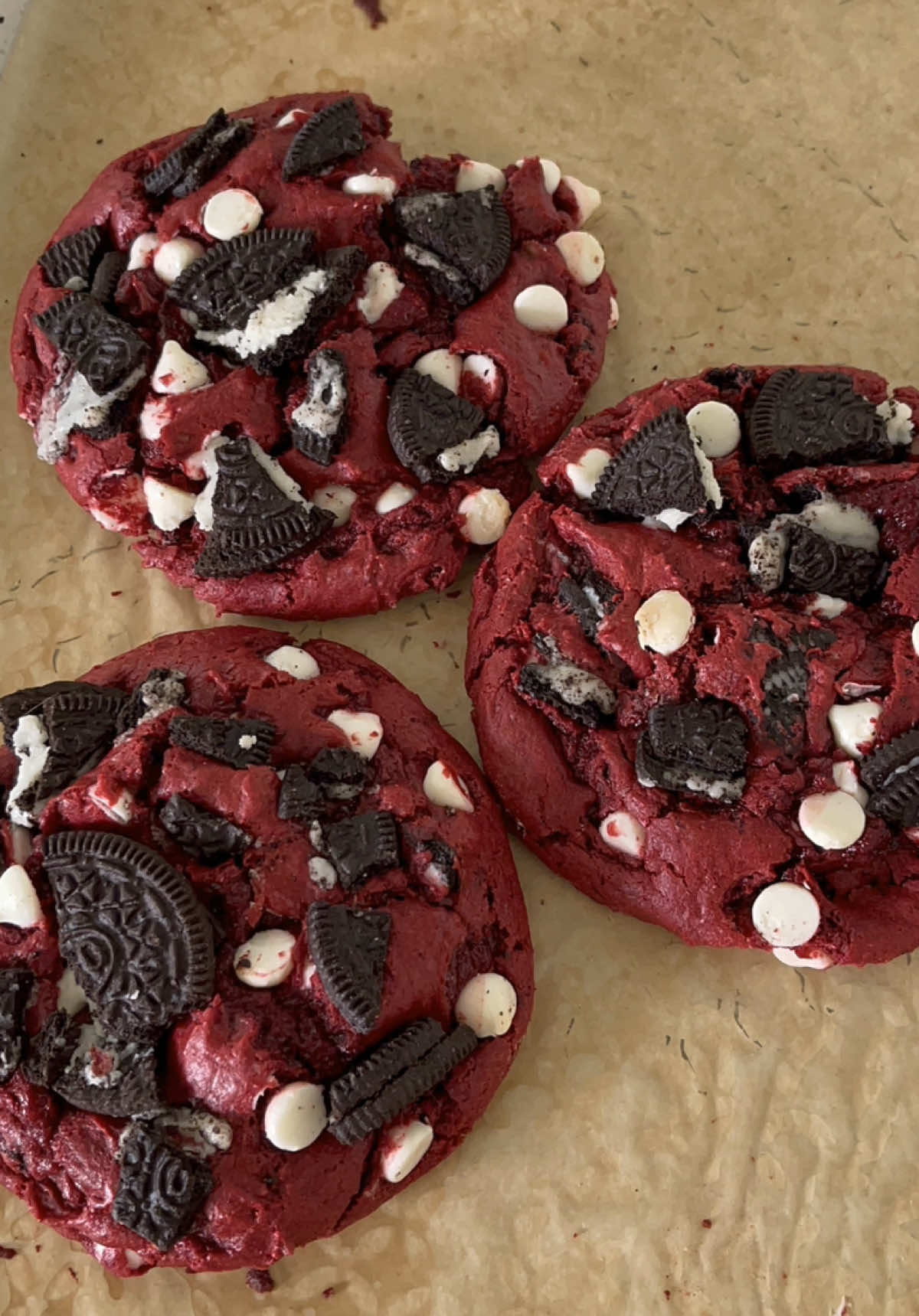 Red Velvet Oreo Cookies by Findswithlily