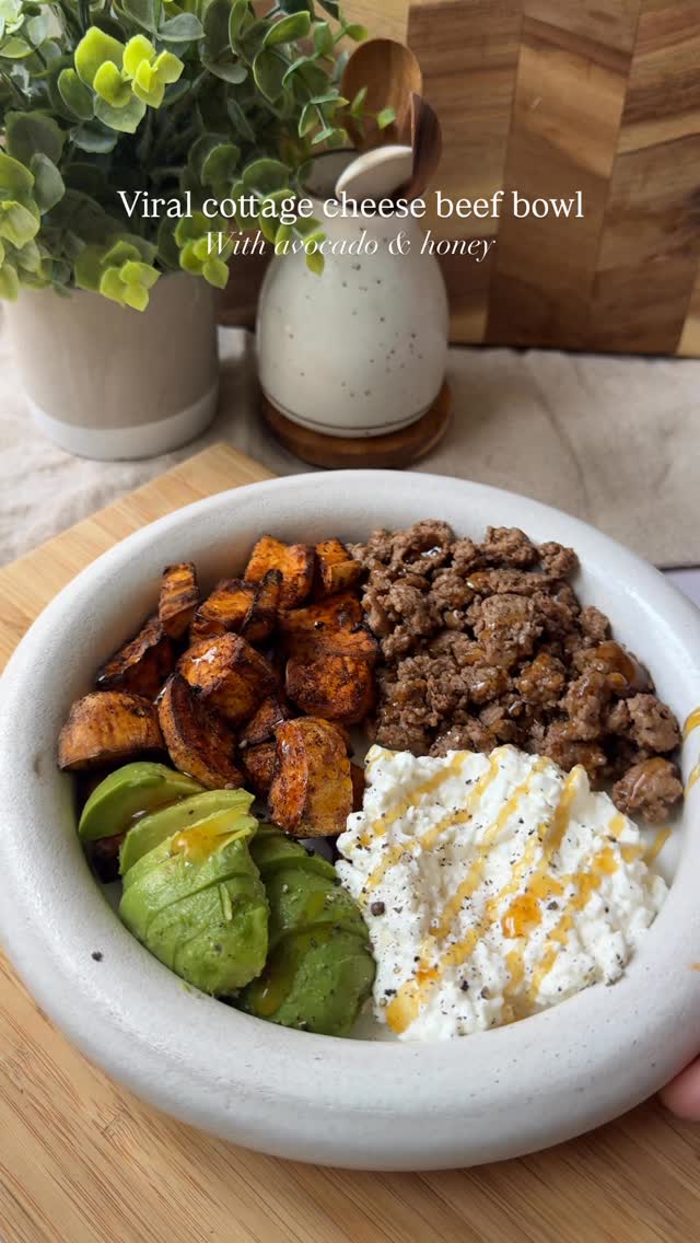 High-Protein Cottage Cheese Beef Bowl by Dieteticaesthetic