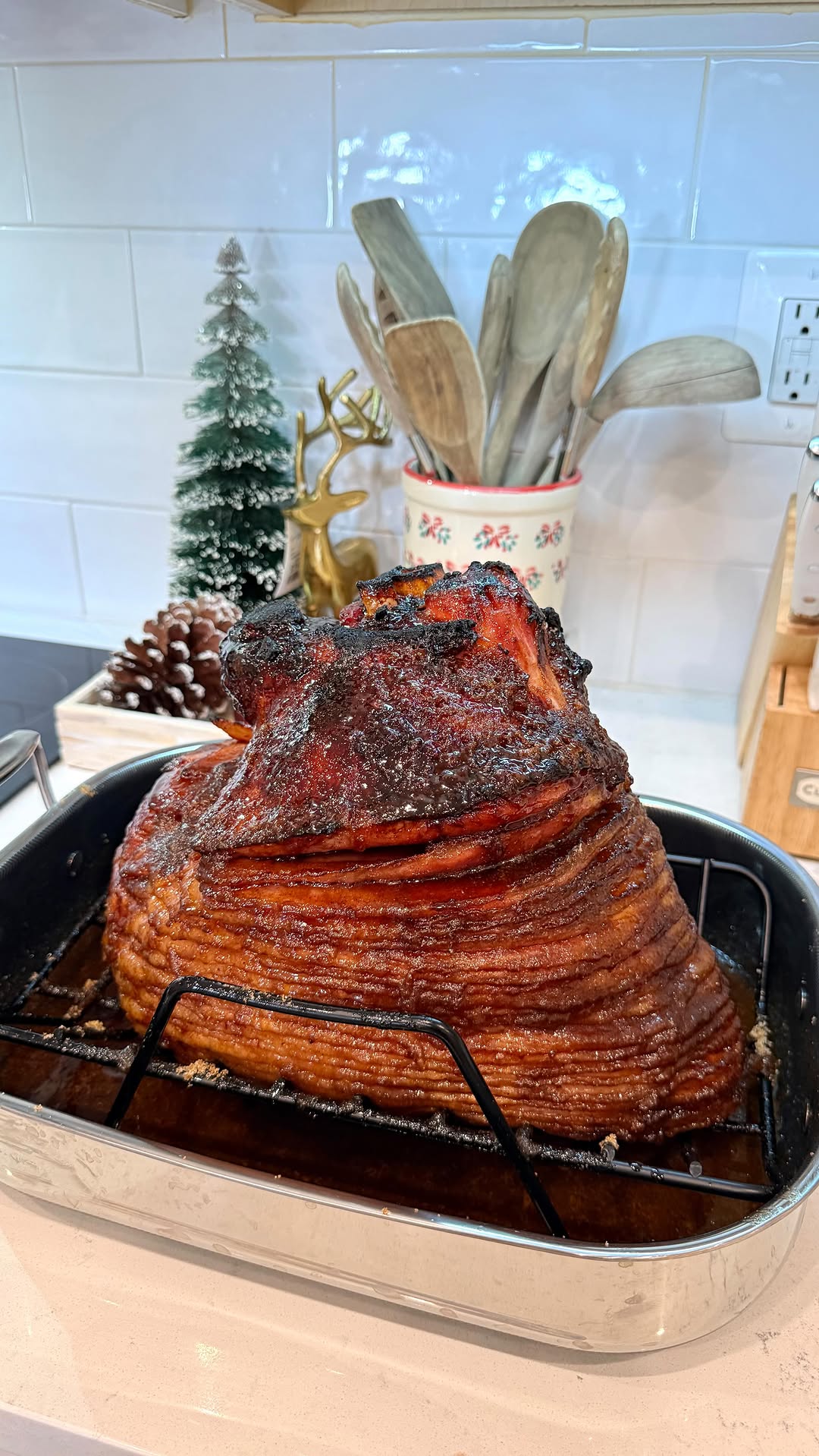Honey-Glazed Spiral Ham by Elizabethwu
