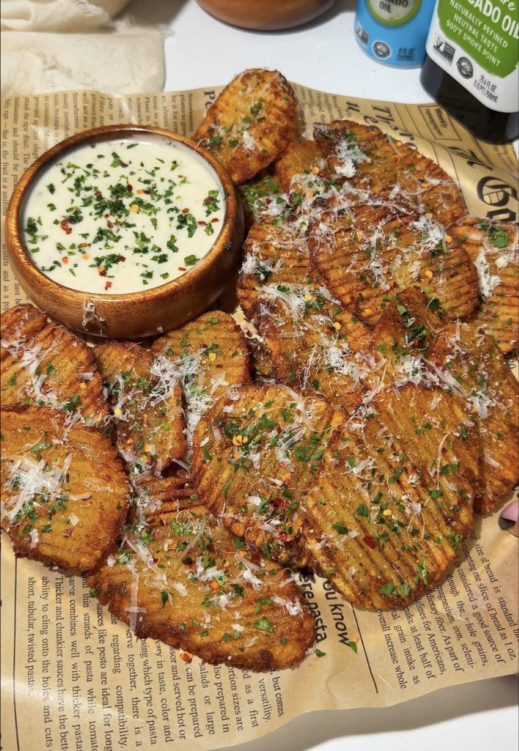 Crispy Garlic Parmesan Accordion Potatoes by Thesapor