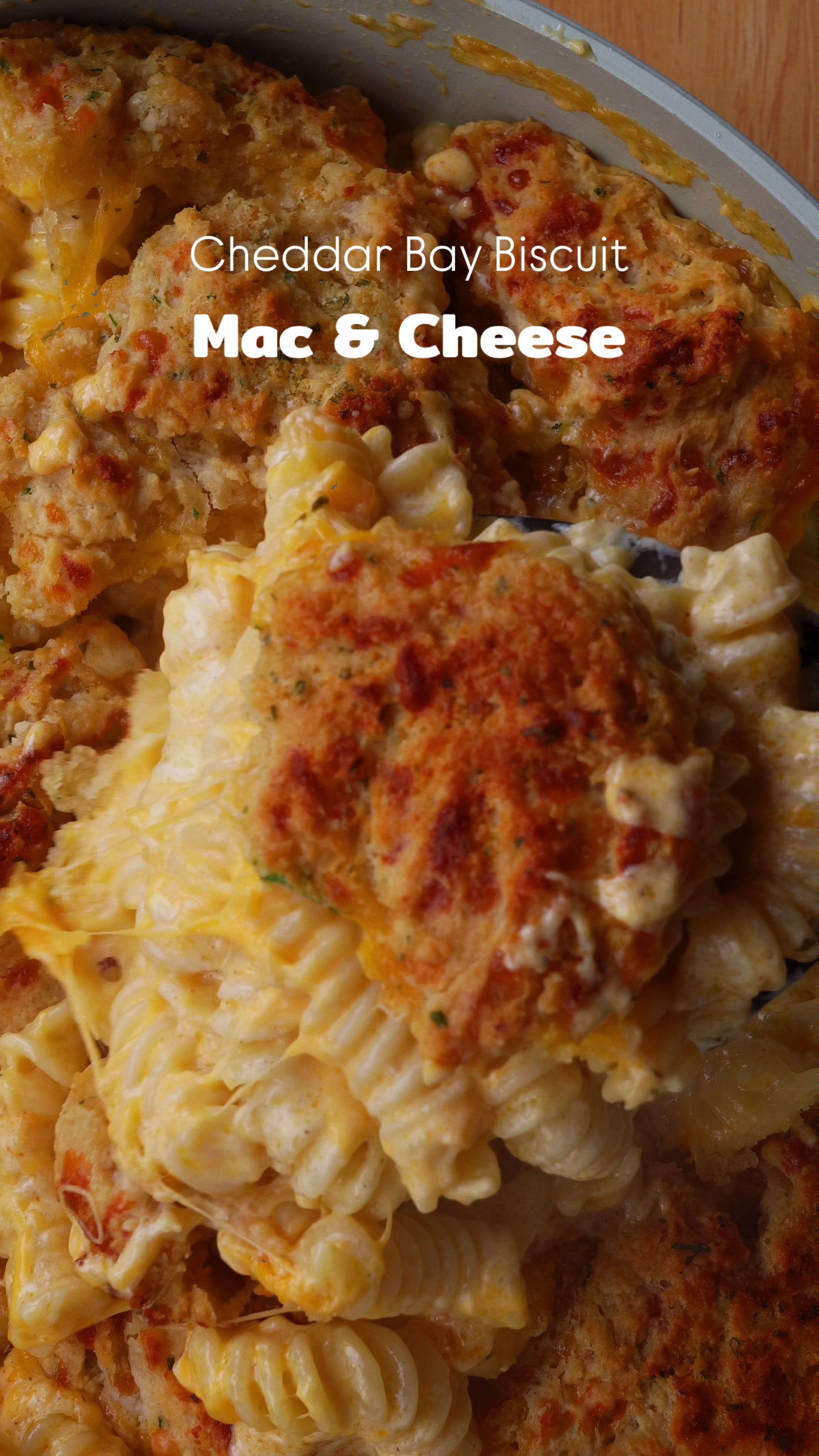Cheddar Bay Biscuit Mac and Cheese by Platesbykody