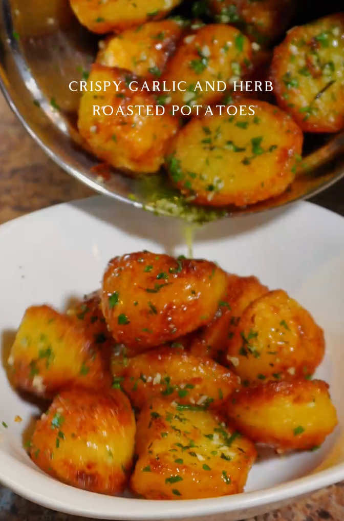 Garlic Herb Roasted Potatoes by Camcancoook