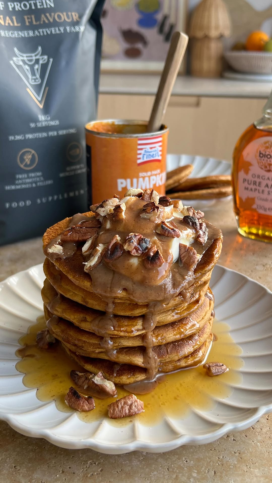 Pumpkin Protein Pancakes by Welleasy