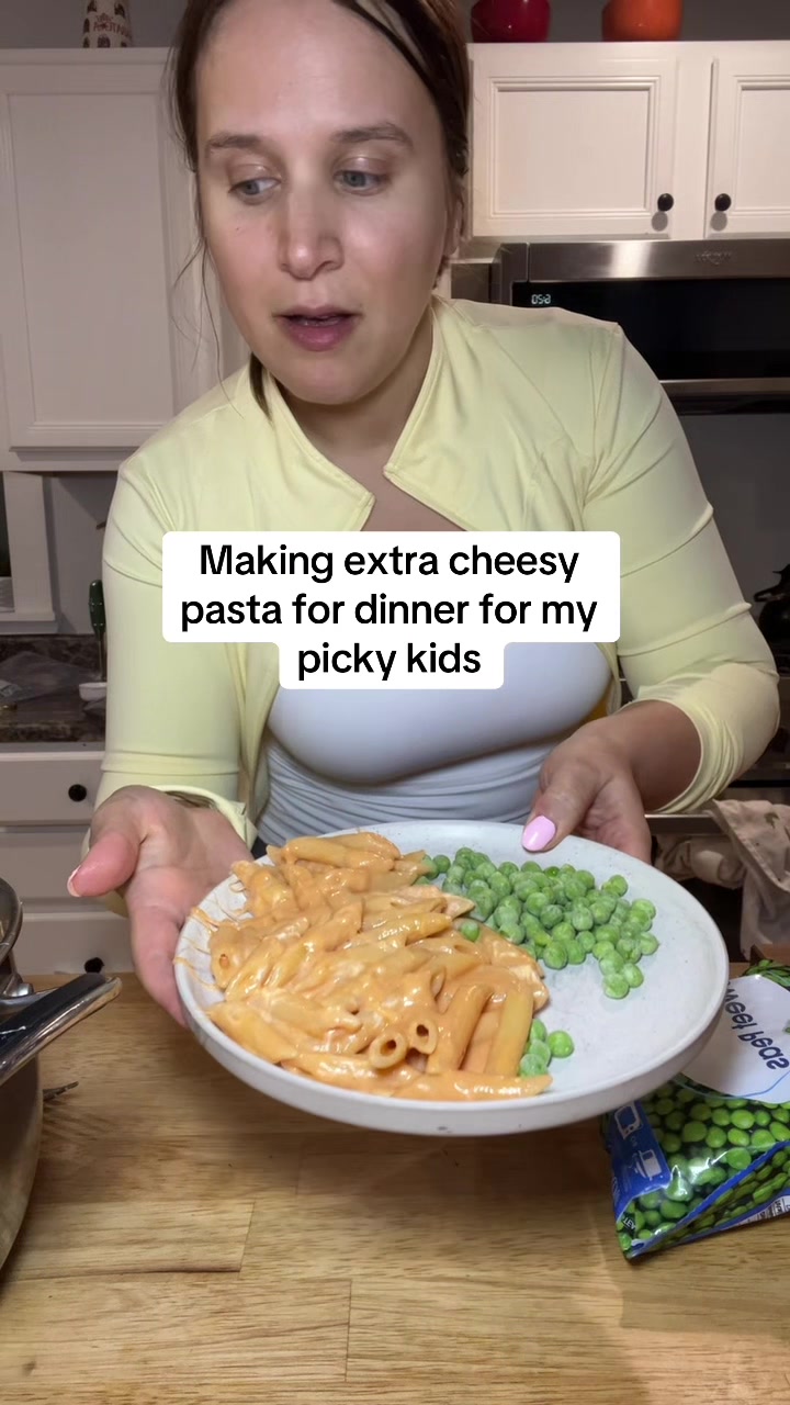 Quick Creamy Rose Cheesy Pasta by Joannamiss2