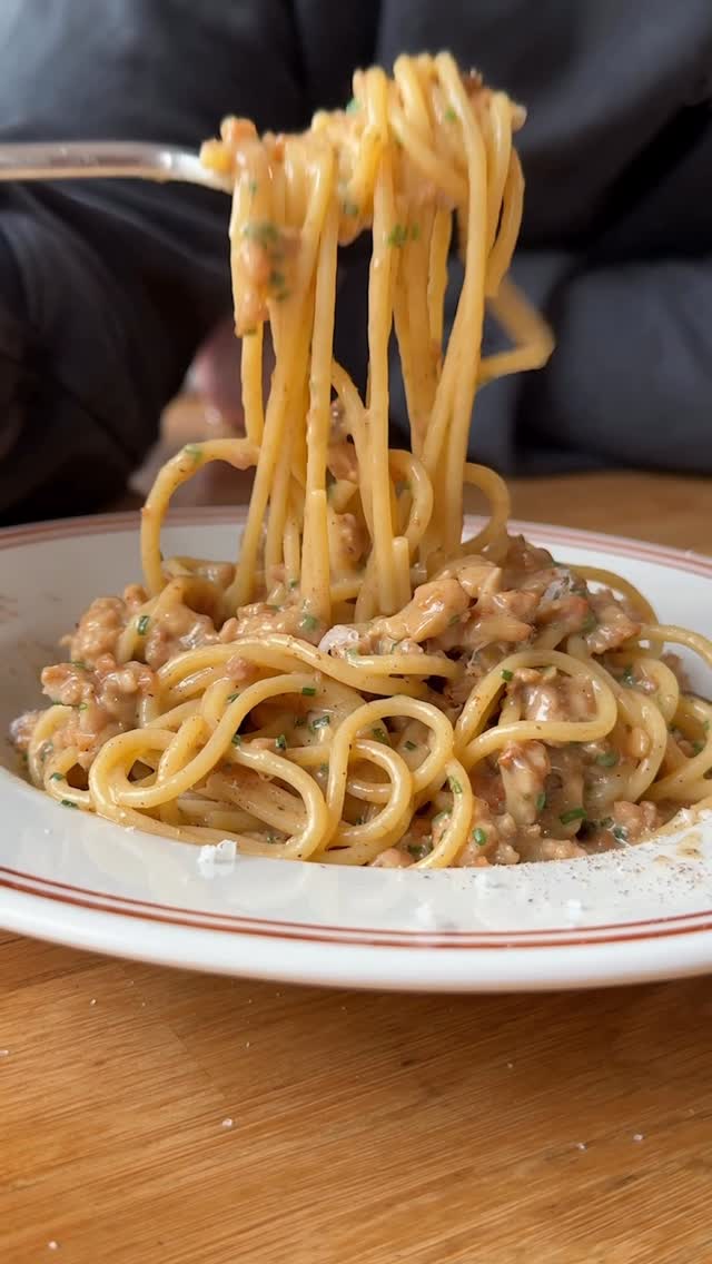 Chicken Mushroom Ragu Spaghetti by Finn Tonry