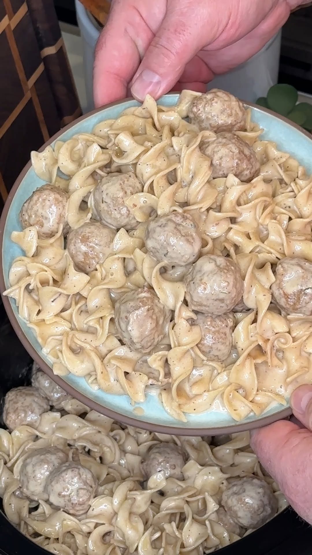 Creamy Slow Cooker Swedish Meatballs by Itsthatrecipeguy