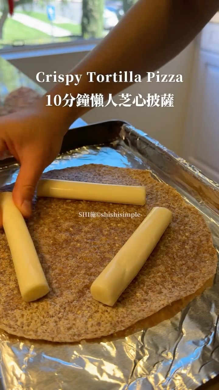 Crispy Stuffed-Crust Tortilla Pizza by Shishisimple