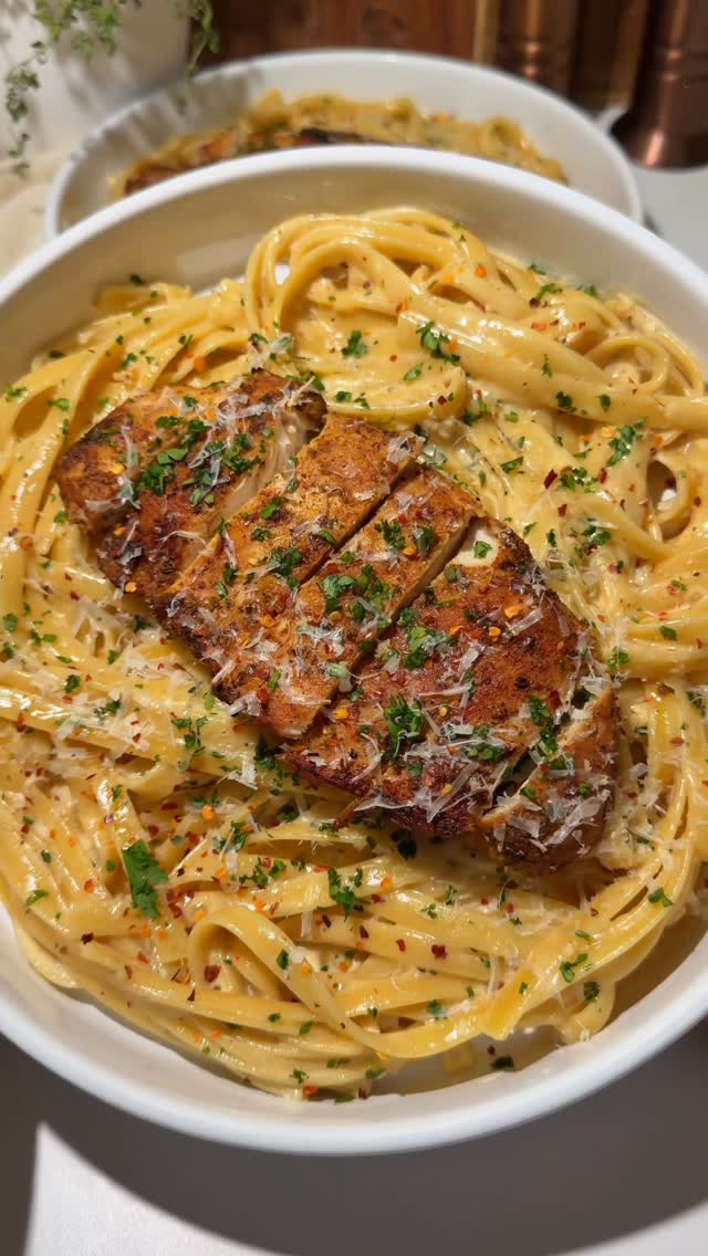 Garlic Parmesan Chicken Pasta by Thesapor