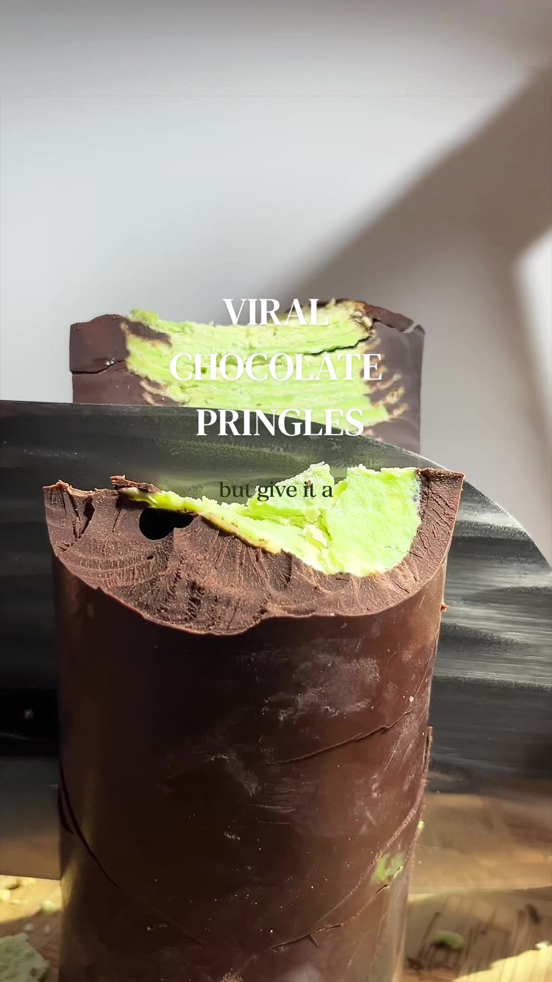Matcha Gradient Chocolate Pringles by Highkeitasty