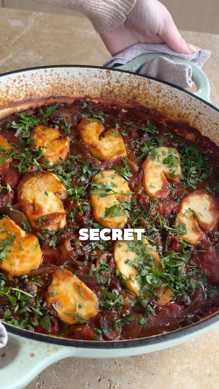 Lentil Sundried Tomato Halloumi Bake by Welleasy
