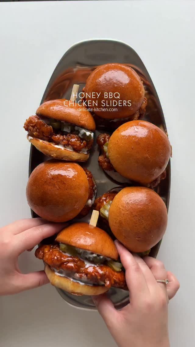Honey BBQ Chicken Sliders by Delicatekiitchen