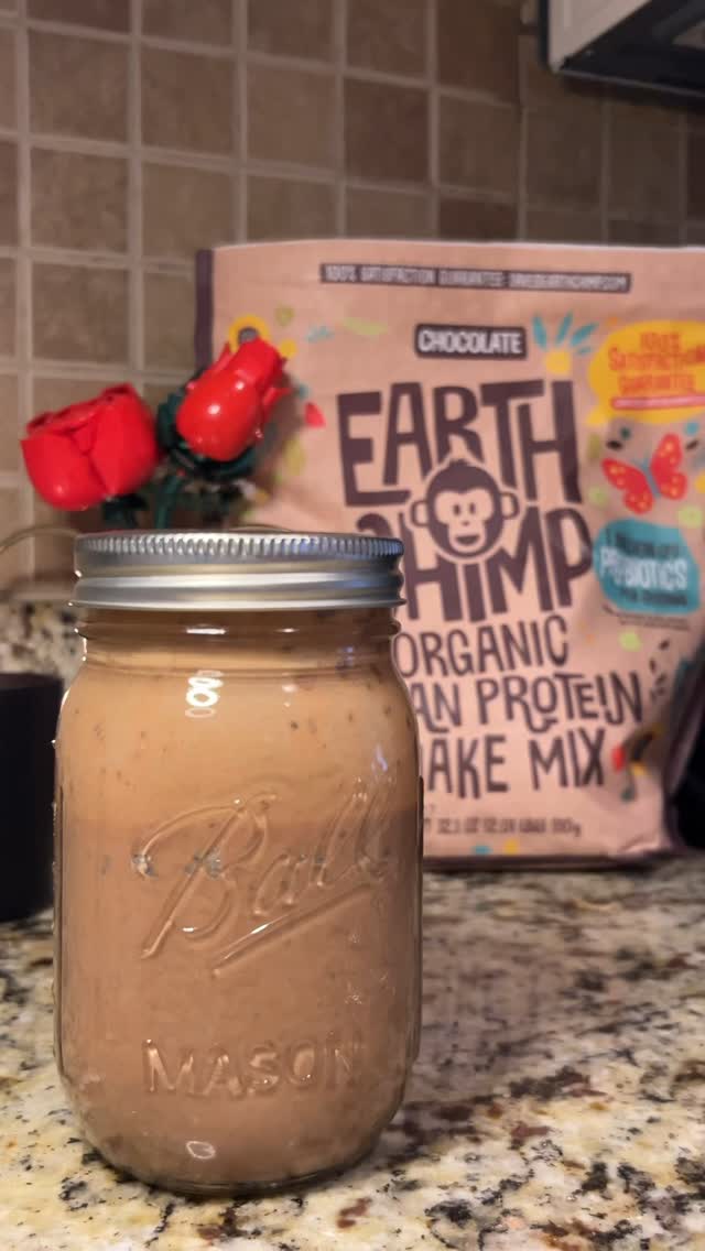Chocolate Peanut Butter Chia Seed Pudding by Iizzyeats