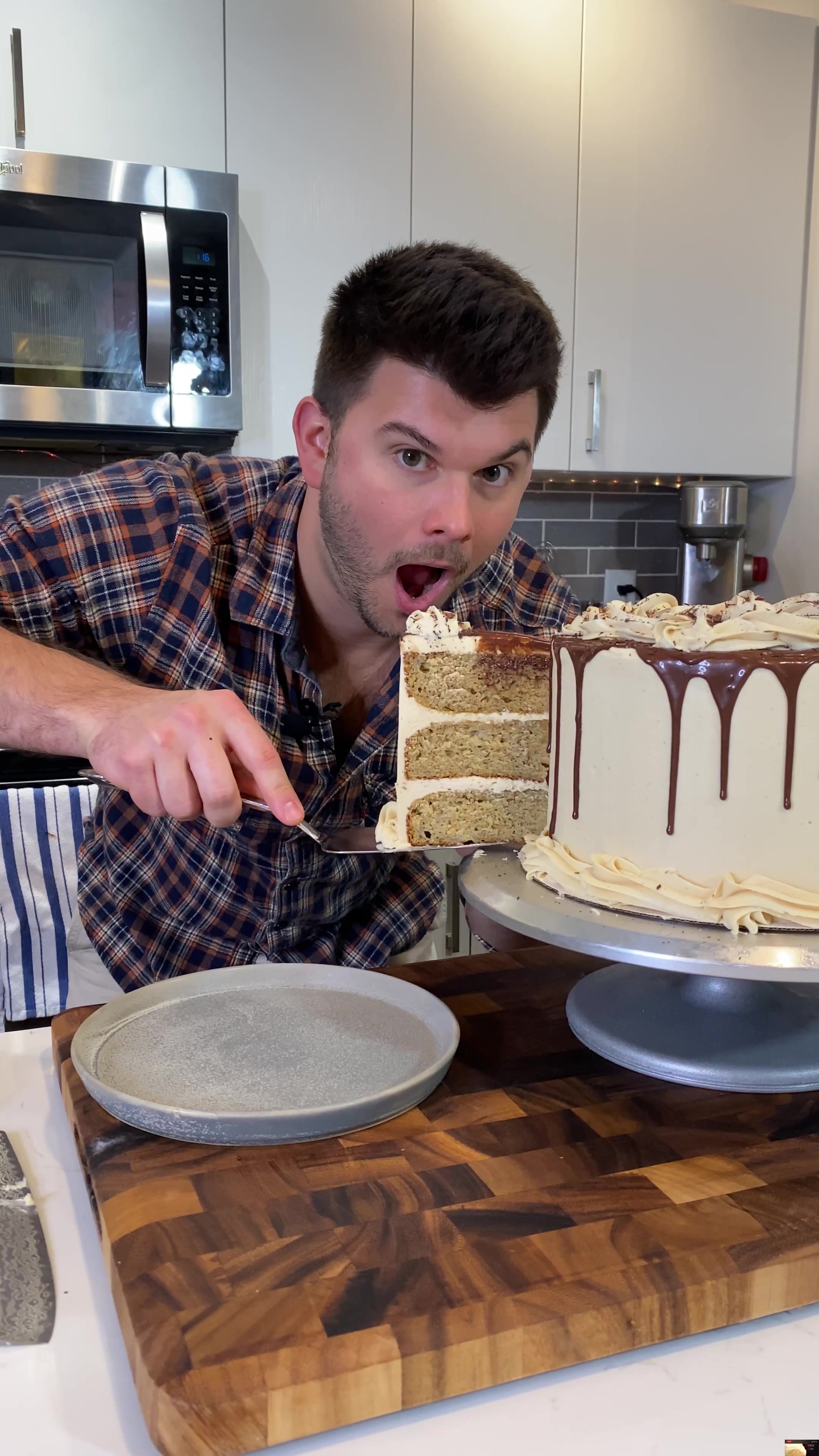 Banana Cake with Peanut Butter Frosting by Ajdediego