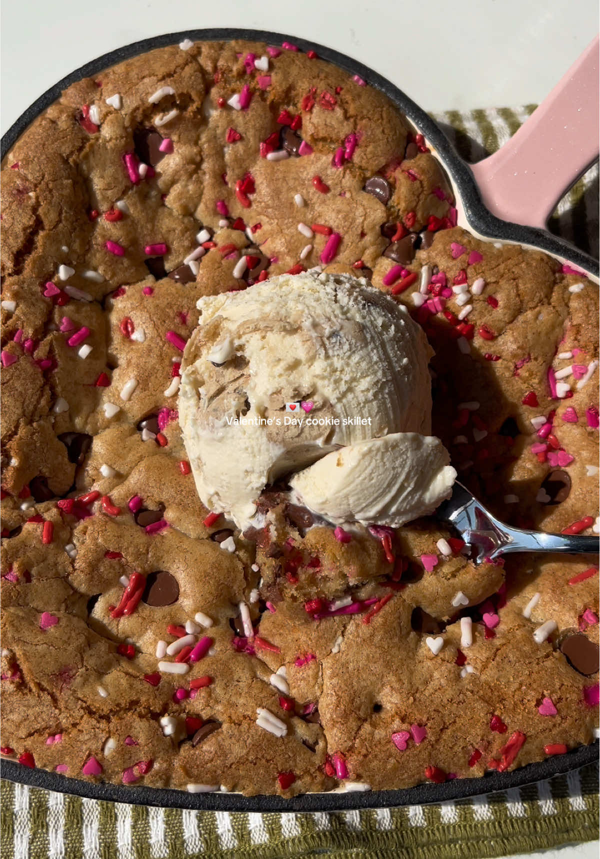 Valentine's Day Cookie Skillet by Findswithlily