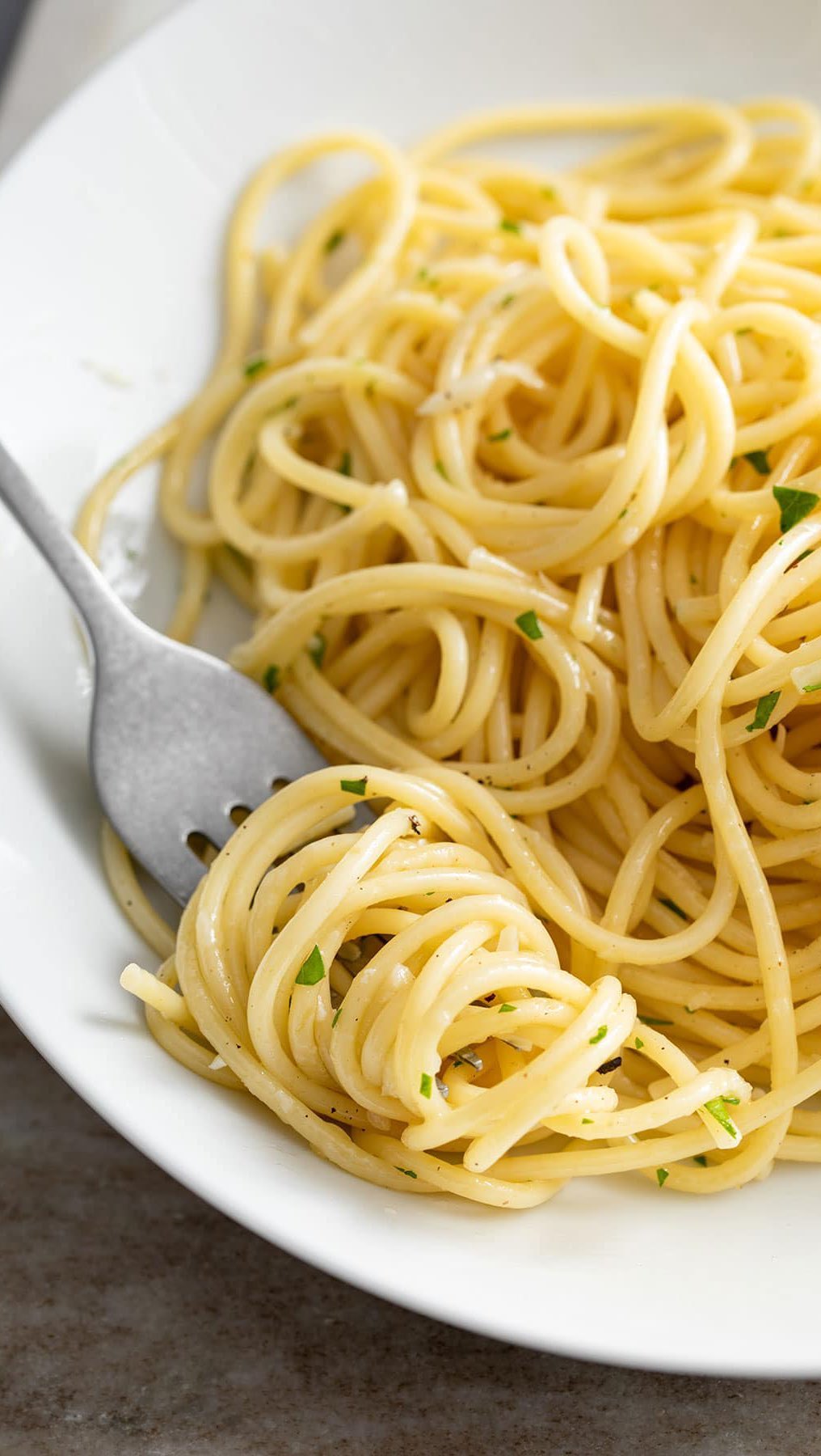 4-Ingredient Garlic Pasta by Lemonblossomsblog