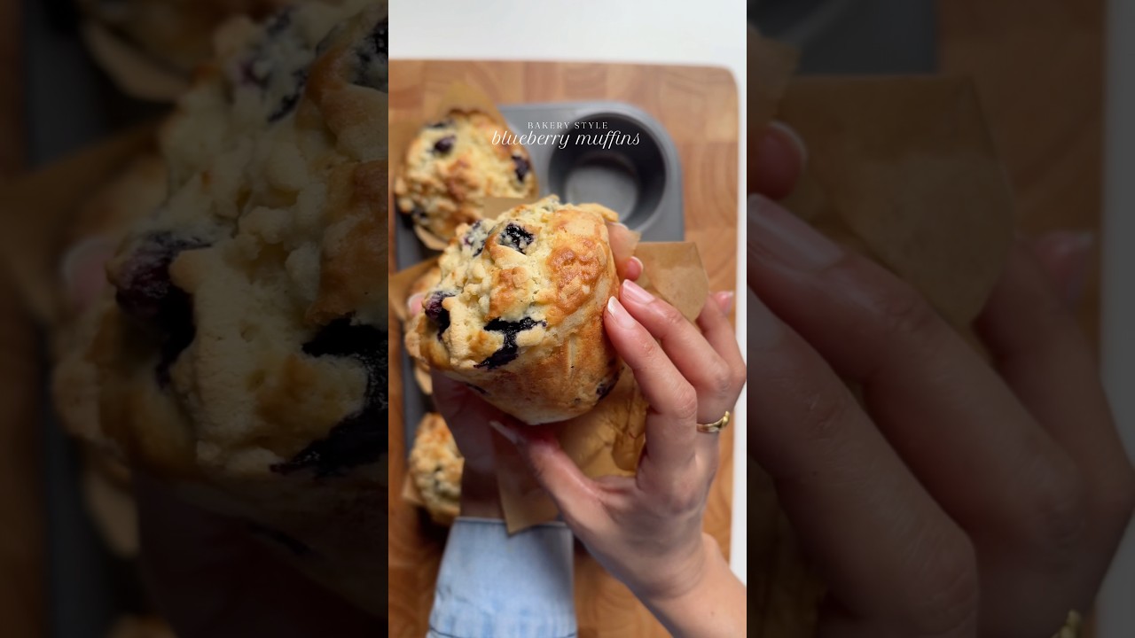 Bakery-Style Blueberry Muffins by Iramsfoodstory