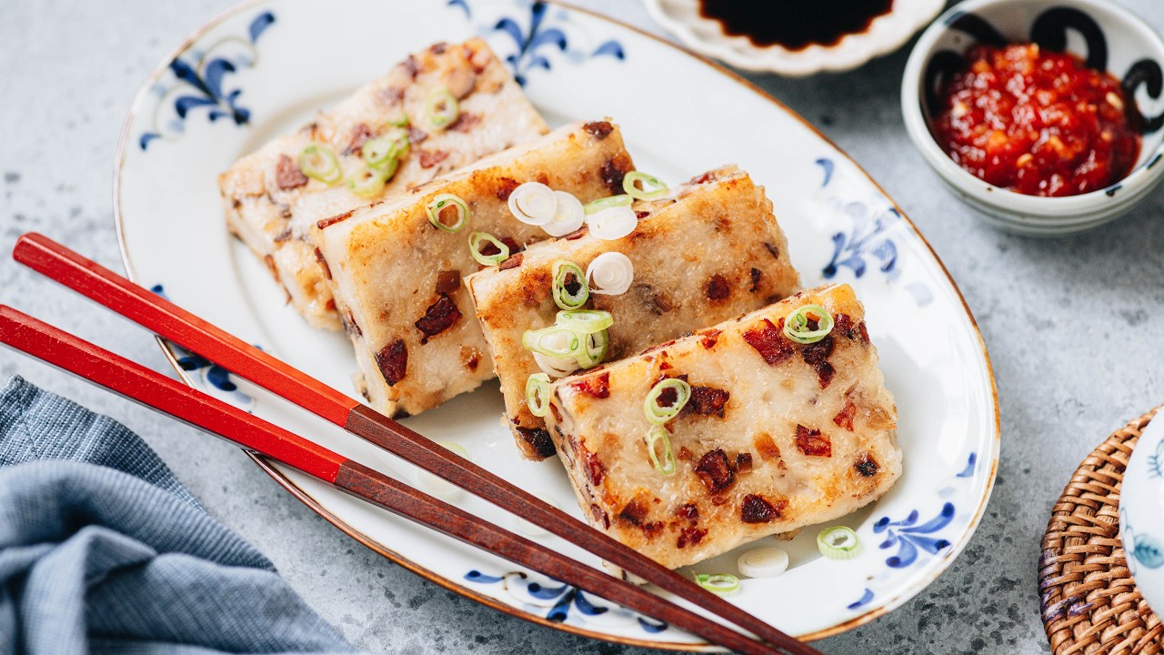 Classic Chinese Turnip Cake (Lo Bak Go) by Omnivores Cookbook