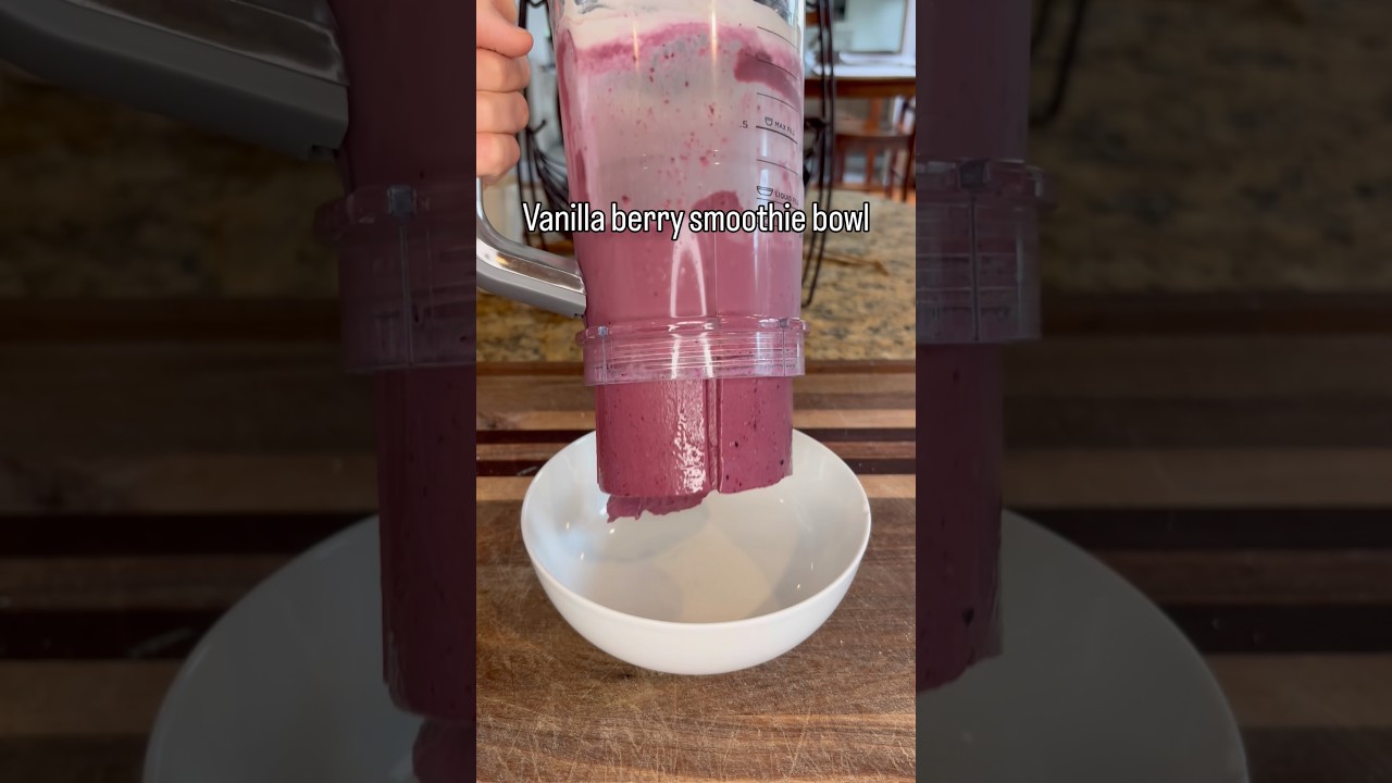Vanilla Berry Smoothie Bowl by Smoothiebowls78
